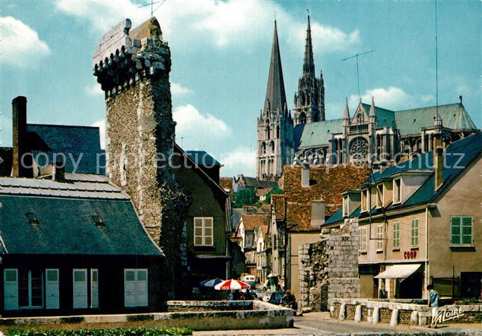 Chartres 28 La Porte Guillaume et Cathedrale