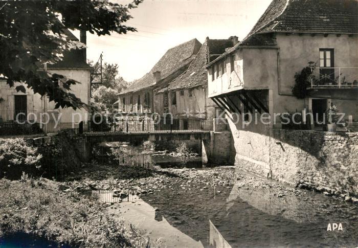 Gramat Vieilles maisons au bord de l'Alzou