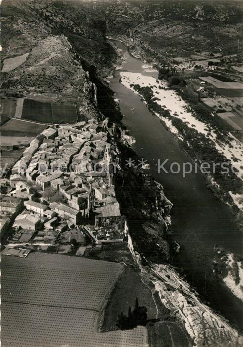 Aigueze Vue aérienne sur le vieux village et la Vallee de l'Ardèche