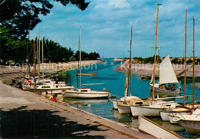 Ars-en-Re Le port et perspective vers le Fier Voiliers