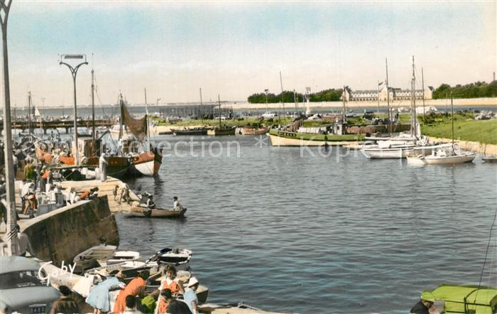Le Croisic Le Port auf fond le Sanatorium de Pen Bron