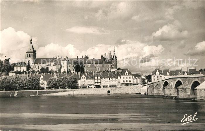 Gien 45 Le Chateau et l’Eglise Jeanne d’Arc vus des bords de la Loire