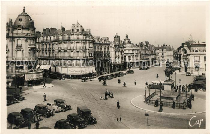 Orleans Loiret Place du Martroi vers les banques et le