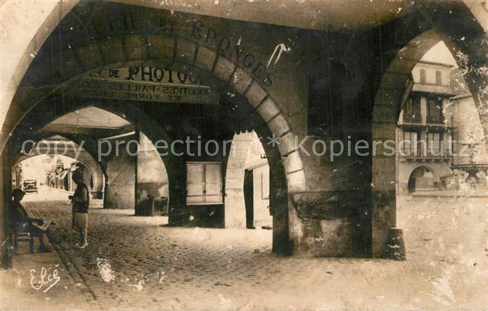 Villeneuve-sur-Lot Les Cornieres et la place du Marche
