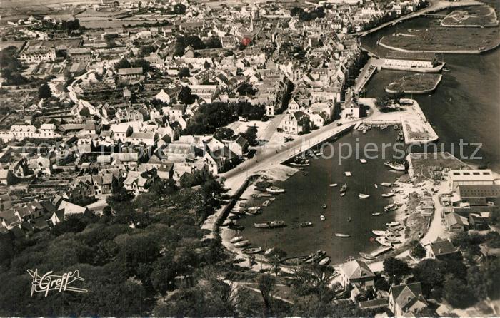 Le Croisic Vue aerienne les Bassins et ensemble de la Ville