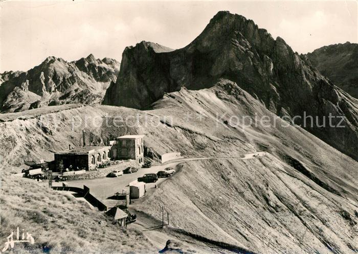 Col du Tourmalet Vu de la route du Pic du Midi de Bigorre Au fond le Pic d Espad