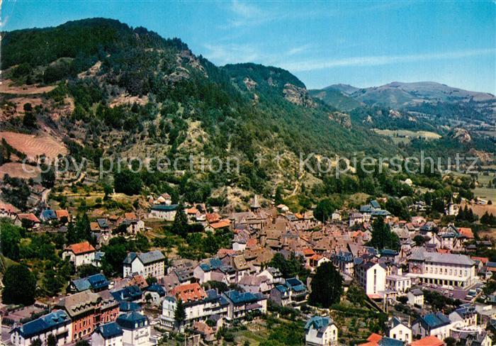 Vic-sur-Cere Reposante cite au coeur du Cantal Vue generale aerienne