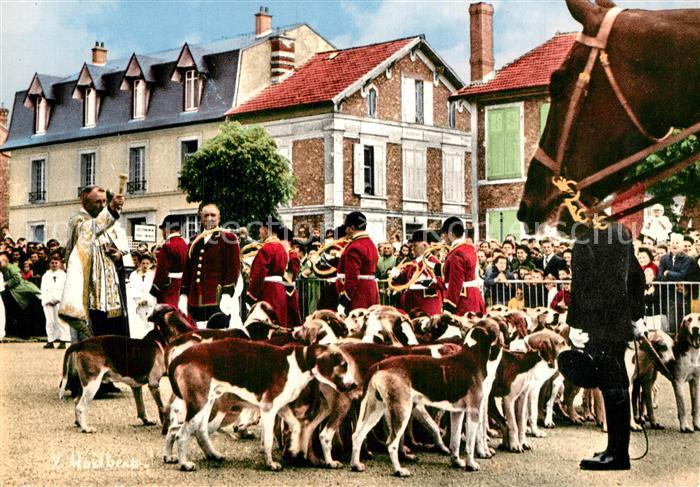 Rambouillet Au cours de la Fete du Muguet la benediction de la meute sur la plac