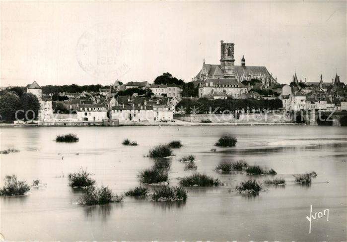 Nevers 58 La Ville vue de la rive gauche de la Loire