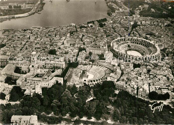 Arles Bouches-du-Rhone Vue aerienne les Arenes le Theatre Anti