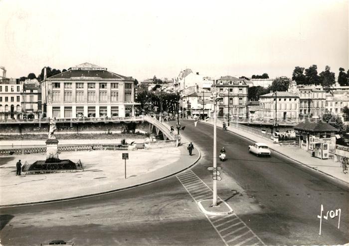 Saintes Charente-Maritime Le Pont sur la Charente et Statue de Bernard Palissy