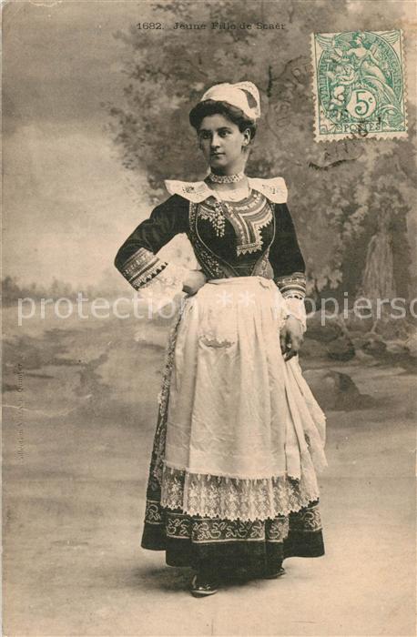 Scaer Jeune fille de la région Costumes Trach