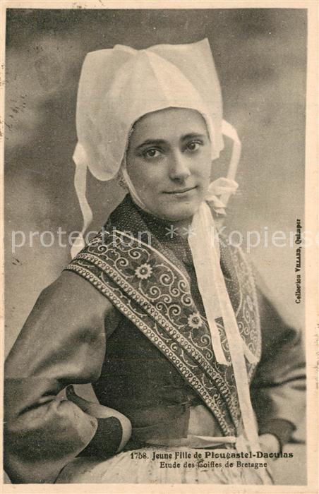Plougastel-Daoulas Jeune fille Etude des Coiffes de Bretagne