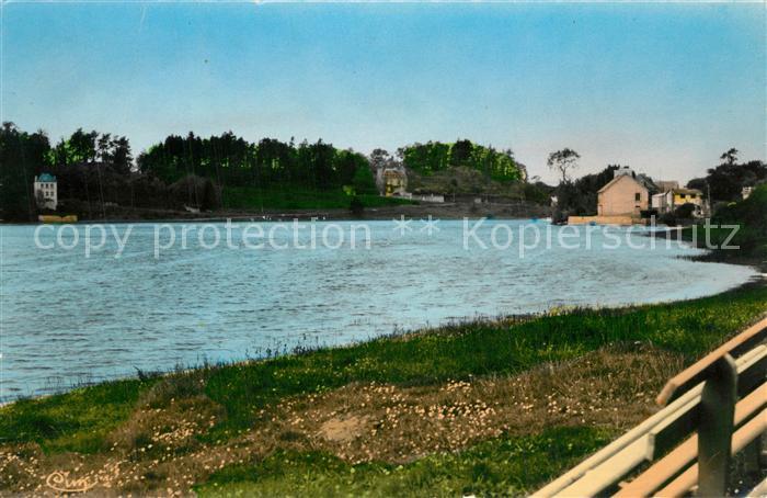 Jugon-les-Lacs Les bords de l'étang