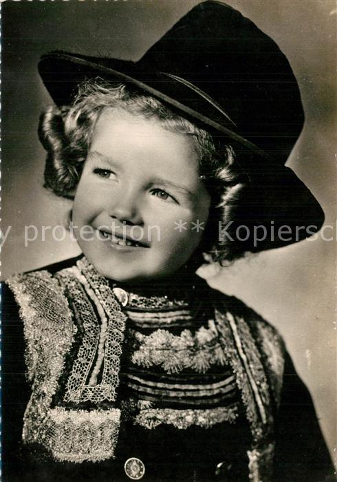 Pont-Aven Petit garcon de la région Costumes Trac