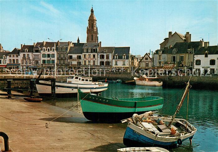 Le Croisic Barques au repos dans le port