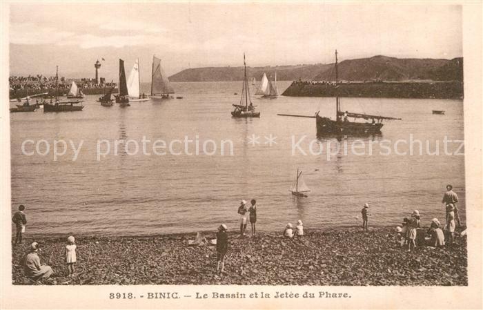 Binic Cotes d Armor Le Bassin et la Jetee du Phare