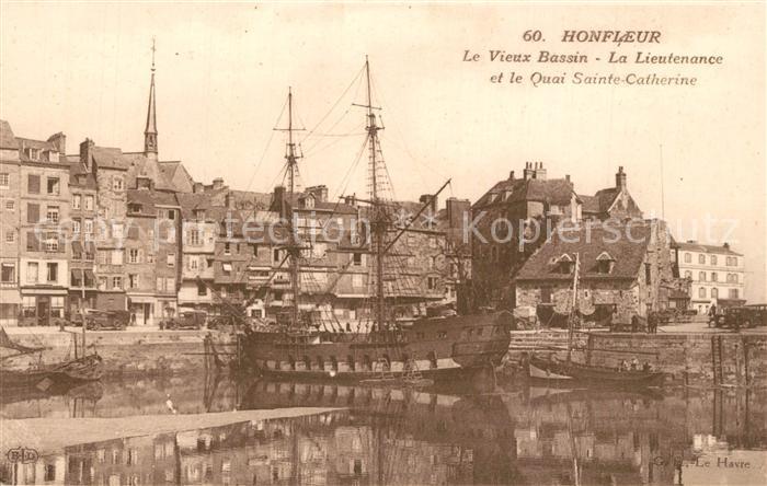 Honfleur Le Vieux Bassin La Lieutenance et le Qu