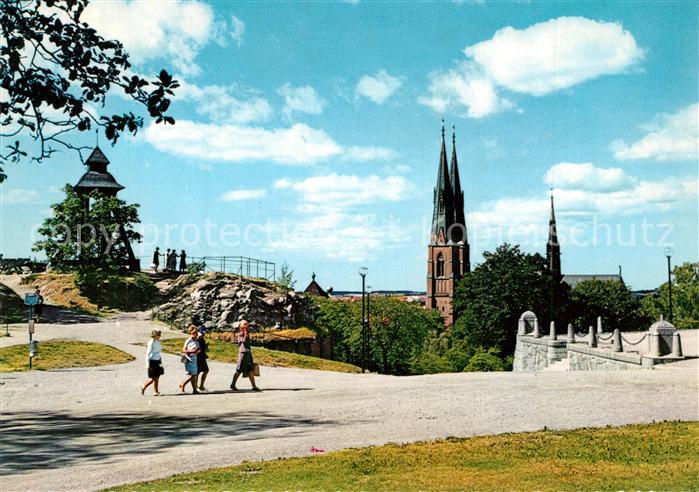 Uppsala Domkyrkan och Gunillaklockan fran Slottsbacken