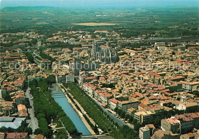 Narbonne Aude Vue aerienne de la ville En 1er plan Le