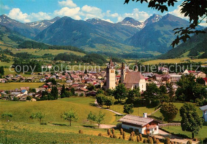 Kitzbuehel Tirol mit Kitzbueheler Alpen
