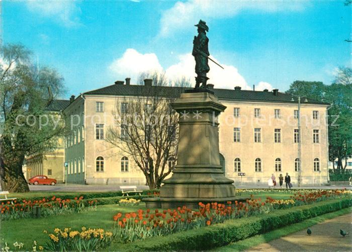Turku Denkmal Peter Brahes mit ehem Akademiegebaeude