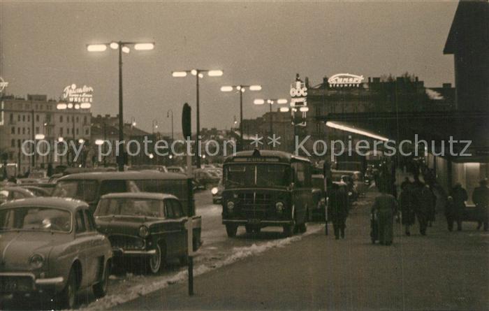 Wien Hauptstrasse im Winter bei Daemmerung