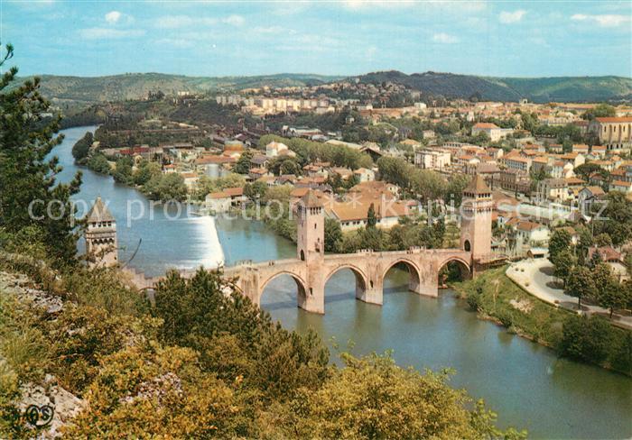 Cahors Vue panoramique avec le Pont Valentré sur le Lot