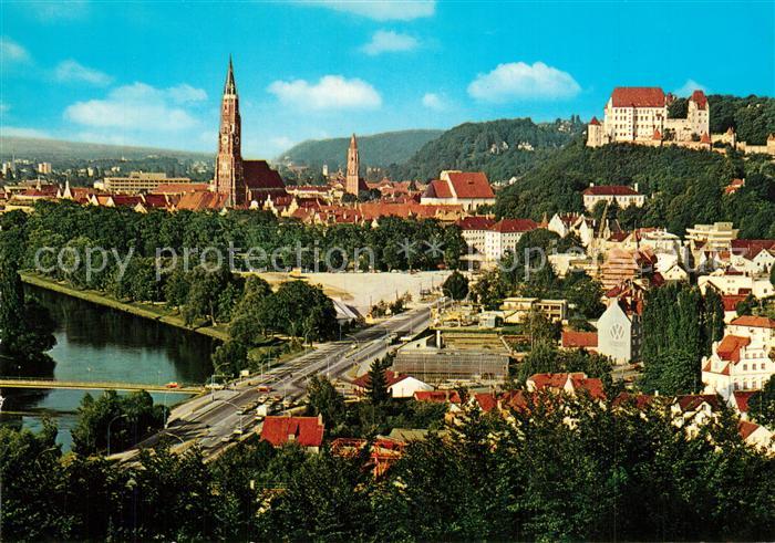 Landshut Isar Stadtblick mit St Martinskirche und Burg Trausnitz