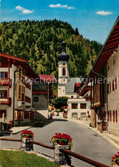 Reit Winkl Dorfpartie mit Hausberg