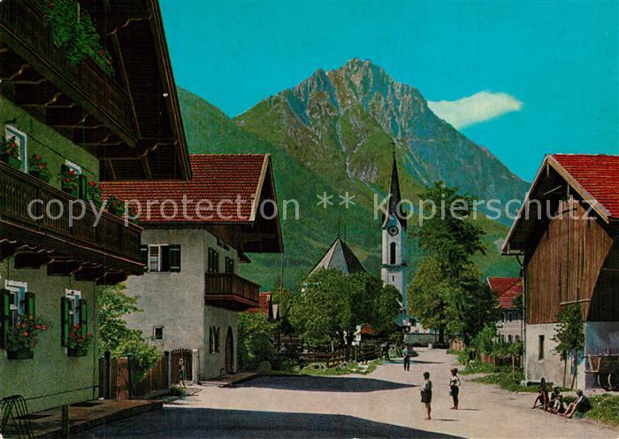 Piding Salzburger Strasse mit Kirche und Hochstaufen