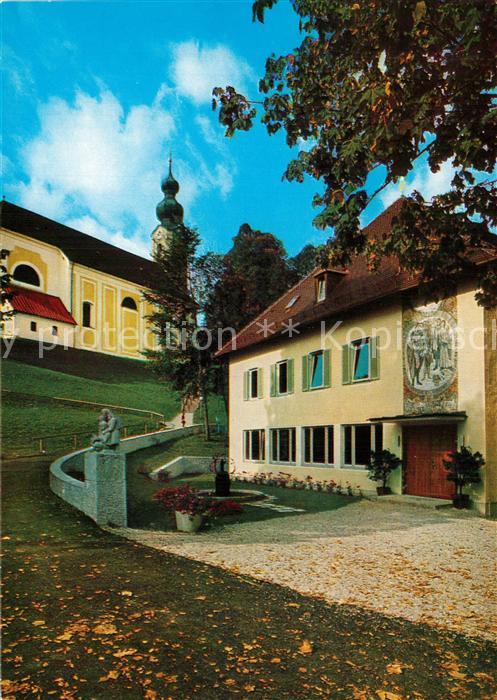 Ruhpolding Pfarrzentrum mit Pfarrkirche St Georg