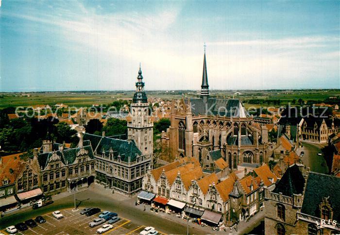 Furnes Veurne West-Vlaanderen Belgie Grand  Place et Beffroi Eglise