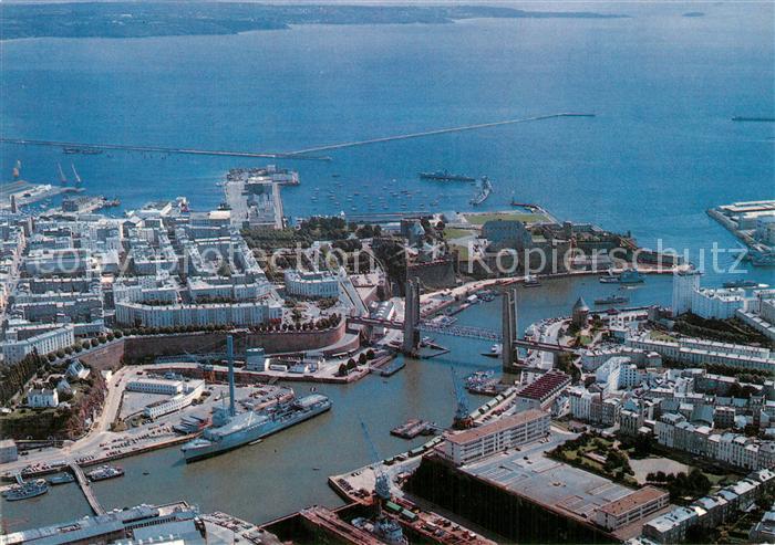 Brest 29 Vue generale aerienne sur la Penfeld et la rade de Brest
