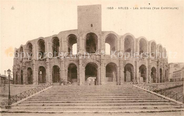 Arles Bouches-du-Rhone Les arènes vue extérieure