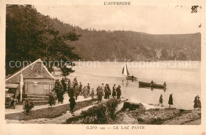Lac Pavin Aux bords du lac