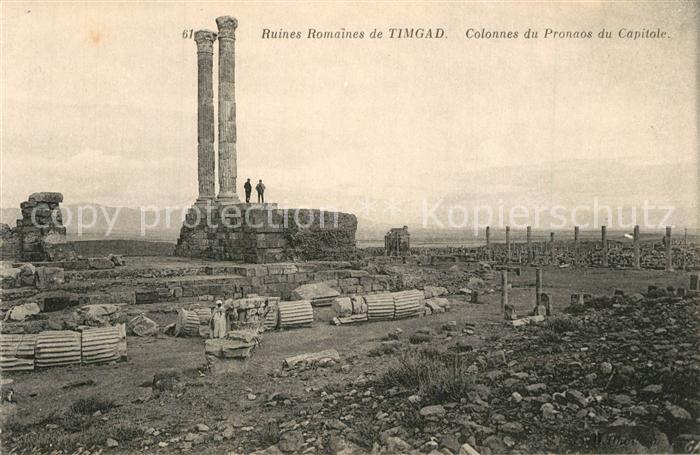 Timgad Ruines Romaines Colonnes du Pronaos du Capitole