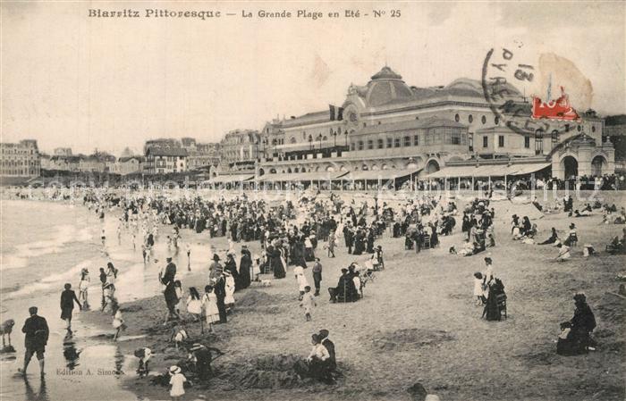 Biarritz Pyrenees Atlantiques La grande plage en été