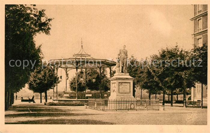 Pau 64 Place Royale Statue d Henri IV Monument