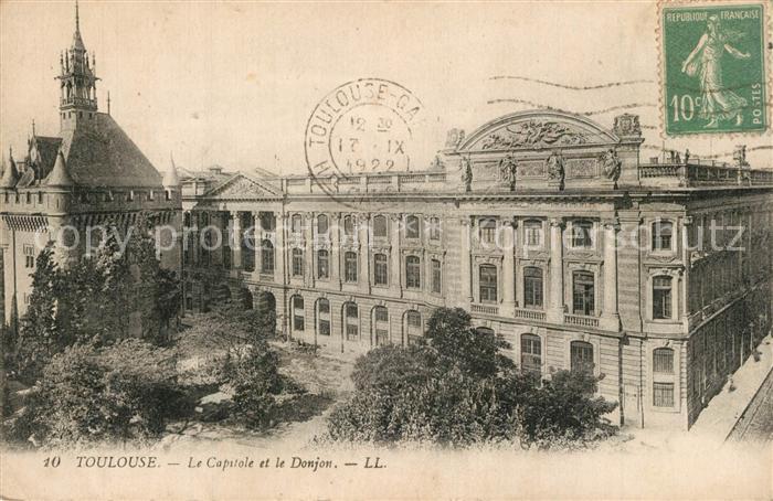 Toulouse Haute-Garonne Le Capitole et le Donjon
