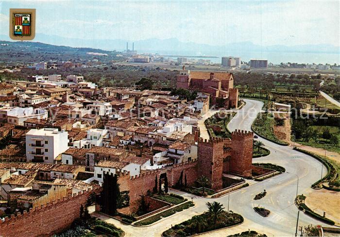 Alcudia Mallorca Murallas romanas al fondo il puerto vista