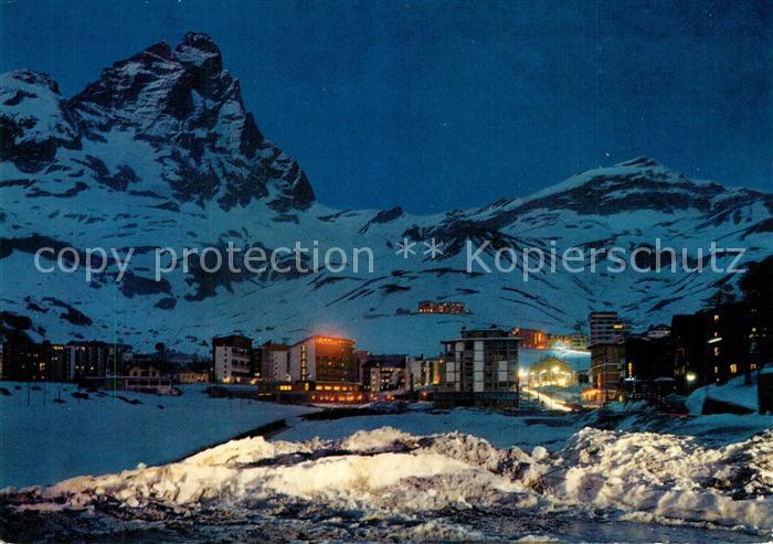 Cervinia Breuil Notturno Nachtaufnahme Wintersportplatz Alpen