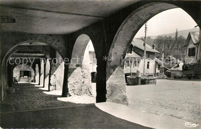 Alby-sur-Cheran Arcades Place du Trophée