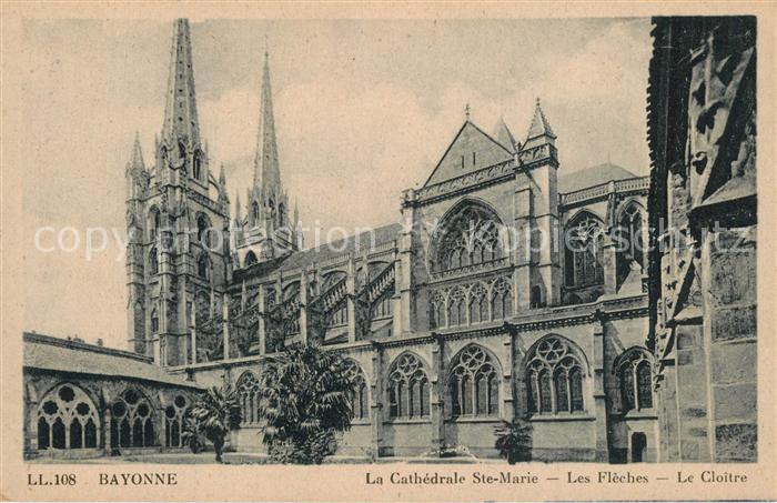 Bayonne 64 Cathedrale Sainte Marie les Flèches et le Cloître