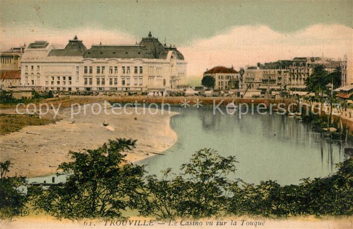 Trouville-sur-Mer Casino vu sur la Touque