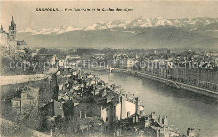 Grenoble Vue Generale et la chaîne des Alpes