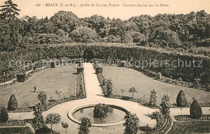 Meaux Seine et Marne Jardin de l'ancien Evêché Parterre dessiné par Le Nôtre