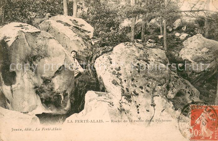 La Ferte-Alais Roche de la ruelle de la Pecheuse