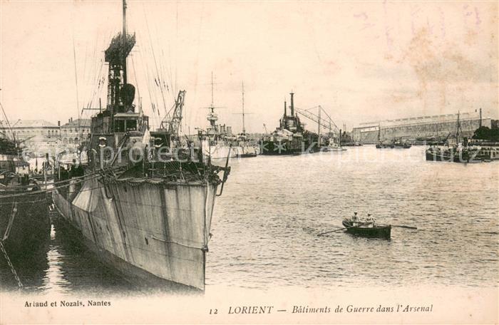 Lorient Morbihan Bretagne Batiment de Guerre dans l'Arsenal