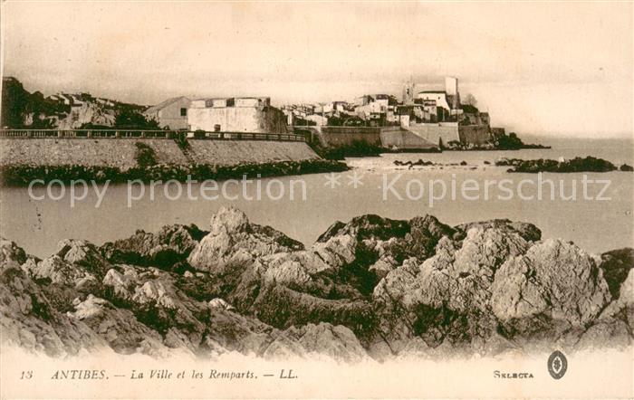 Antibes Alpes Maritimes La Ville et les Remparts